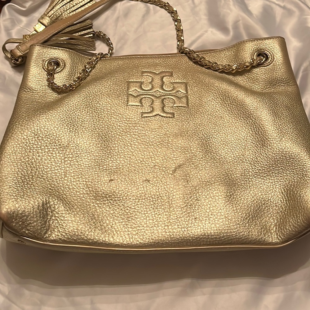 Gold handbag with a lot life to be used